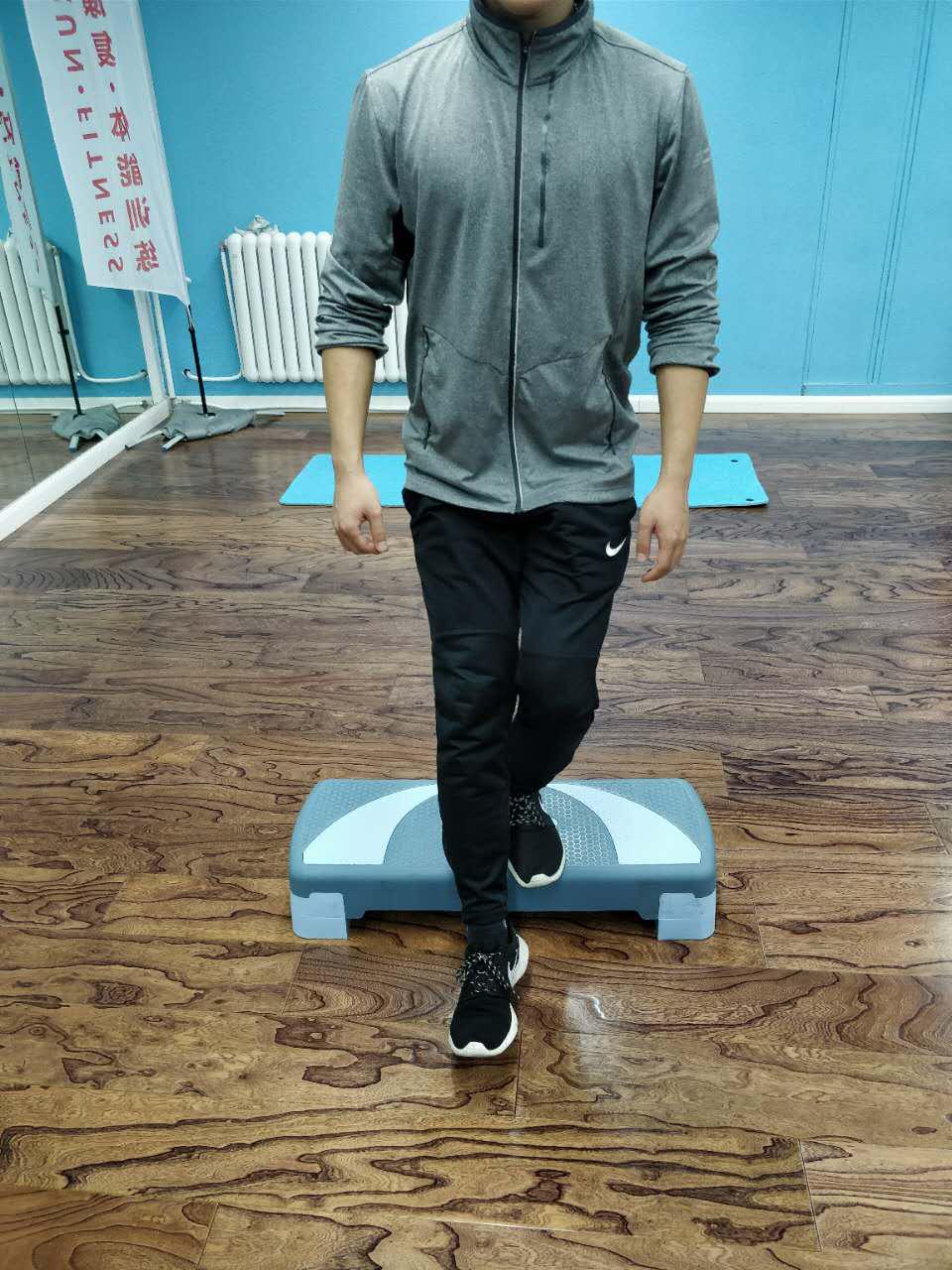 练体育膝盖疼怎么治_练体育膝盖疼怎么治疗