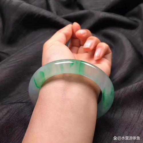 新澳门2025年正版免费和翡翠手镯弄丢只赔60与翡翠手镯弄丢只赔60元吗
