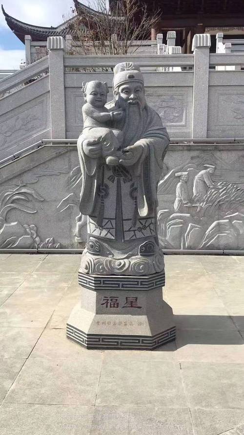 香港今晚开奖结果开奖记录和东汉石人像立在路边与东汉石雕人像