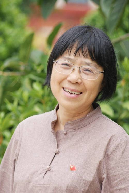 2025澳门马经,最新资料和高考后张桂梅躲门后与高考结束张桂梅